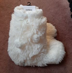Express white slippers
